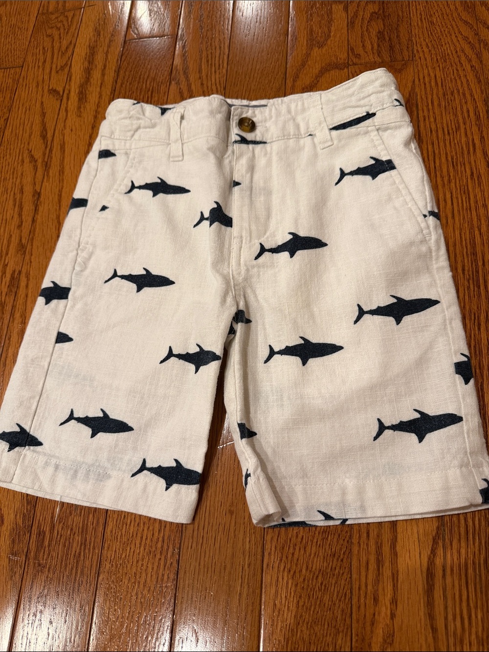 Appaman Kids Shark-Print Cream & Navy Shorts, adjustable inner waist. Size 6